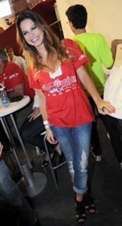 Sthefany Brito feet photo thumbnail