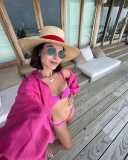 Sthefany Brito feet photo thumbnail