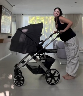 Sthefany Brito feet photo thumbnail
