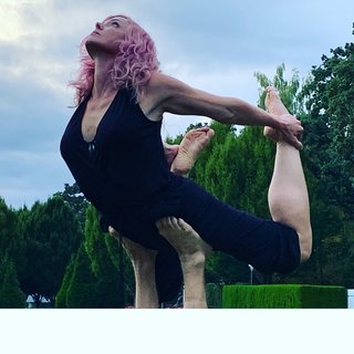 Storm Large feet photo 20