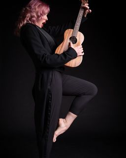 Storm Large feet photo 17