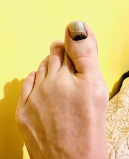 Storm Large feet photo 14