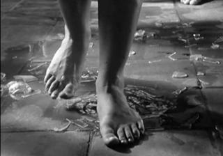 Sue Lyon feet photo 4