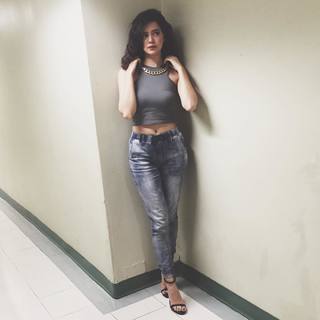 Sue Ramirez feet photo 3