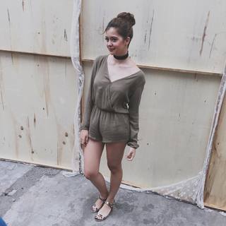Sue Ramirez feet photo 7