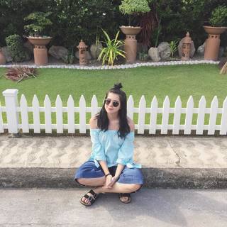 Sue Ramirez feet photo 3