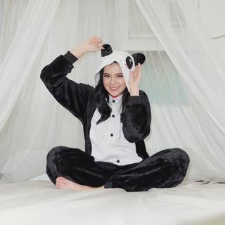 Sue Ramirez feet photo 2