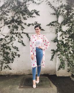 Sue Ramirez feet photo 15