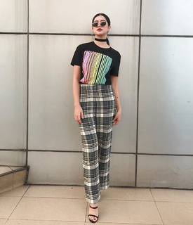 Sue Ramirez feet photo 11