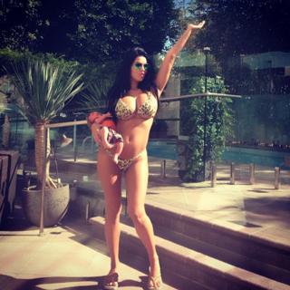 Suelyn Medeiros feet photo 18