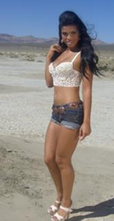 Suelyn Medeiros feet photo 12