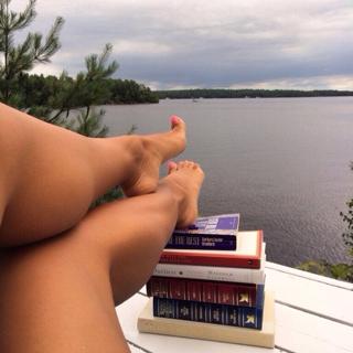 Suelyn Medeiros feet photo 8