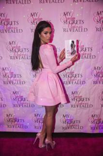 Suelyn Medeiros feet photo 10