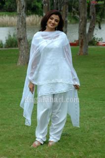 Suhasi Dhami feet photo 6