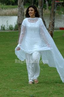 Suhasi Dhami feet photo 5