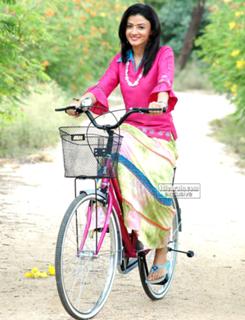 Suhasi Dhami feet photo 1
