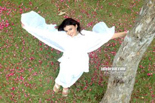 Suhasi Dhami feet photo 4