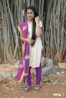 Suhasini feet photo 3