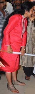 Suhasini feet photo 15