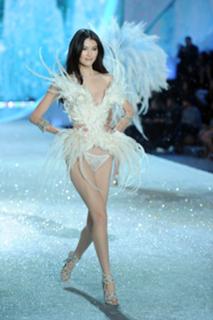 Sui He feet photo 7