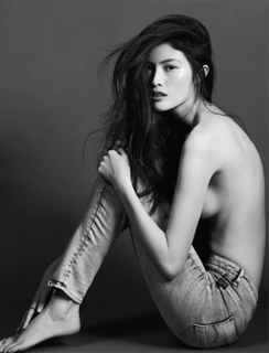 Sui He feet photo 7