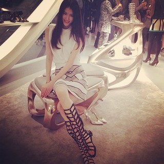 Sui He feet photo 4