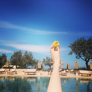 Sui He feet photo 3