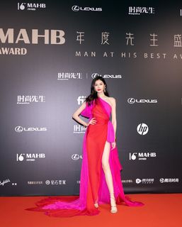 Sui He feet photo 14