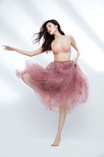 Sui He feet photo 20