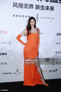 Sui He feet photo 5