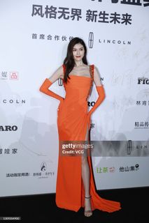 Sui He feet photo 3