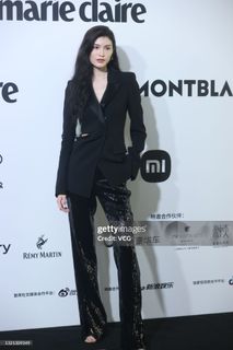 Sui He feet photo 1