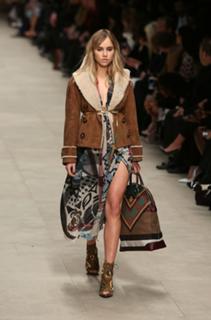 Suki Waterhouse feet photo thumbnail