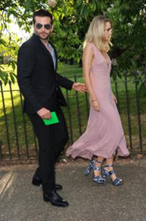 Suki Waterhouse feet photo thumbnail