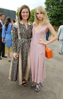 Suki Waterhouse feet photo thumbnail