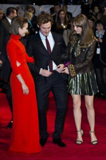 Suki Waterhouse feet photo thumbnail