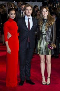 Suki Waterhouse feet photo thumbnail