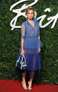 Suki Waterhouse feet photo thumbnail