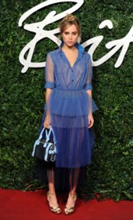 Suki Waterhouse feet photo thumbnail