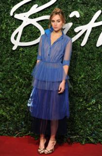 Suki Waterhouse feet photo thumbnail