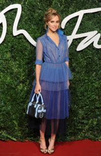 Suki Waterhouse feet photo thumbnail