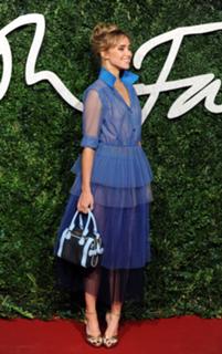 Suki Waterhouse feet photo thumbnail