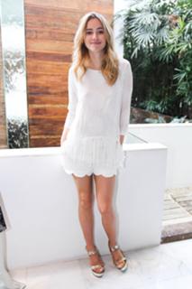 Suki Waterhouse feet photo thumbnail