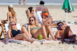 Suki Waterhouse feet photo thumbnail