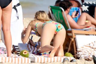 Suki Waterhouse feet photo thumbnail