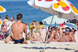 Suki Waterhouse feet photo thumbnail