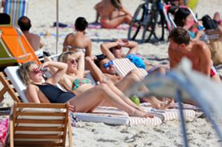 Suki Waterhouse feet photo thumbnail