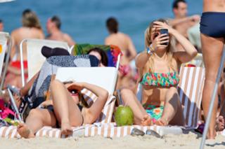 Suki Waterhouse feet photo thumbnail