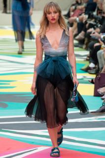 Suki Waterhouse feet photo thumbnail