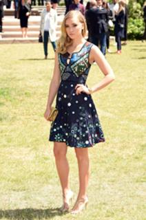 Suki Waterhouse feet photo thumbnail